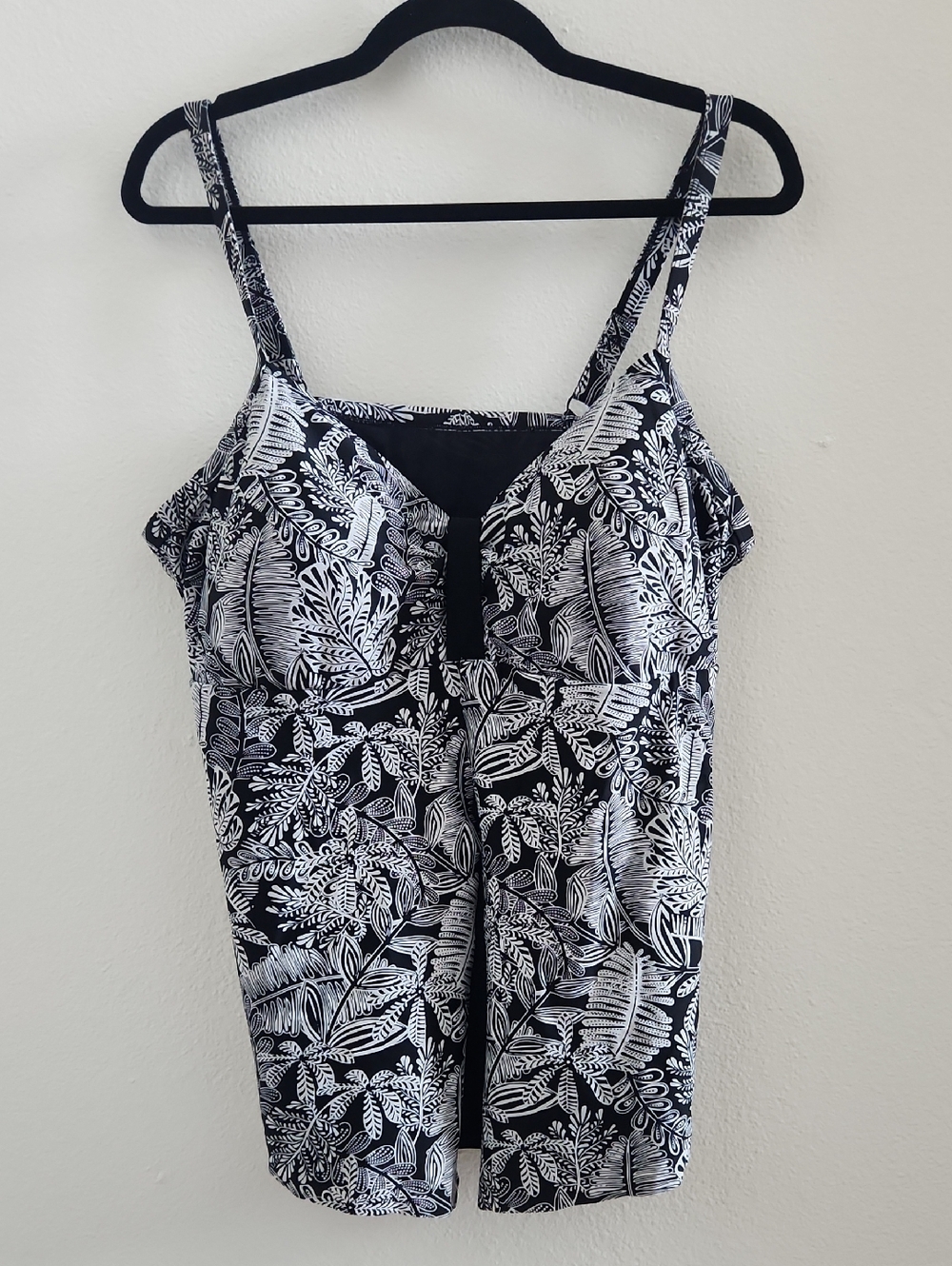 Croft & Barrow Black & White Tropical Print Tankini Swim Top